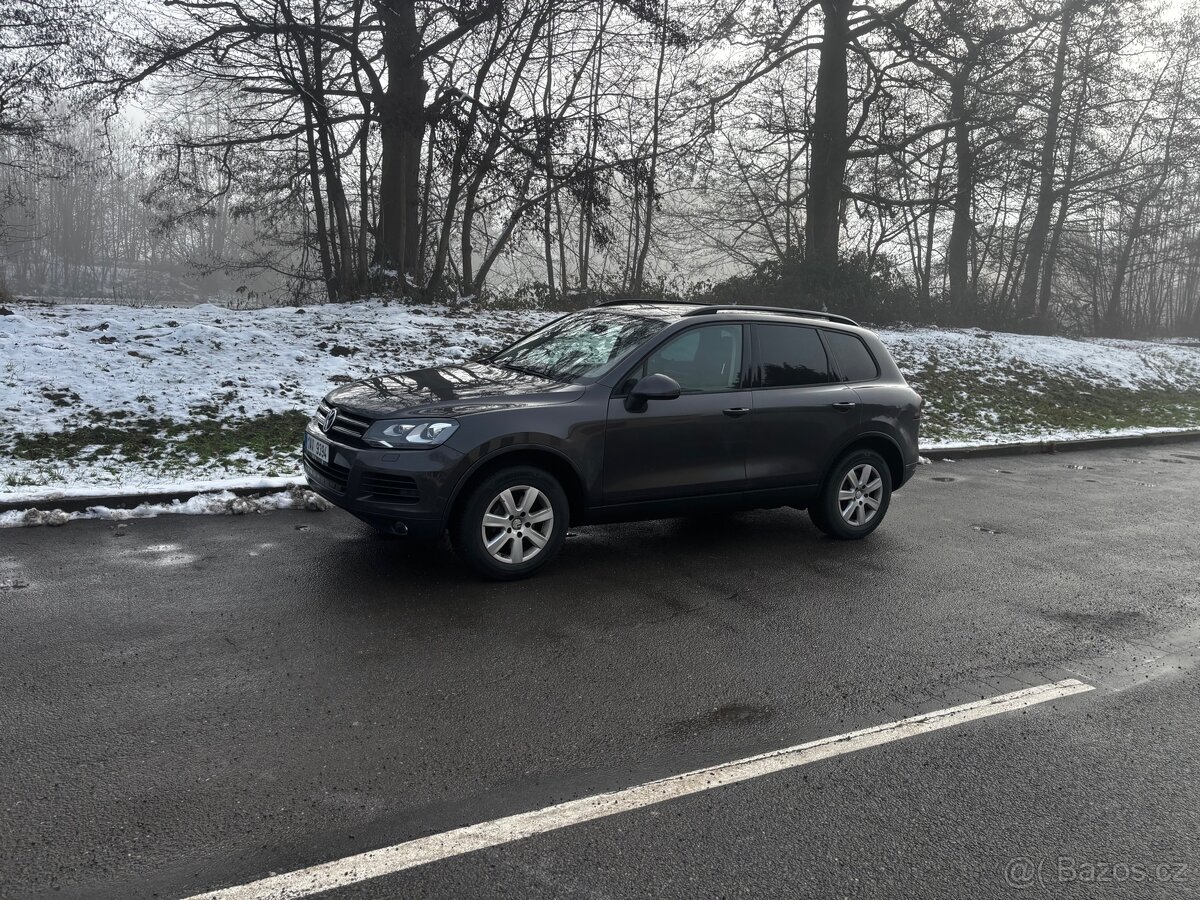 Volkswagen Touareg 3.0 TDI V6. Automat 8q. Na pruzinach. - 2