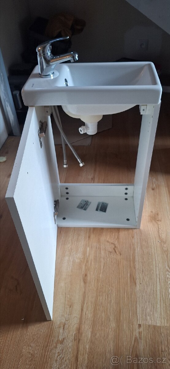 Umyvadlová skříňka - 2