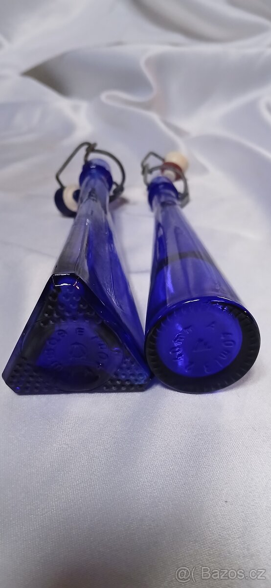 Lahvičky modré s uzávěrem - 2