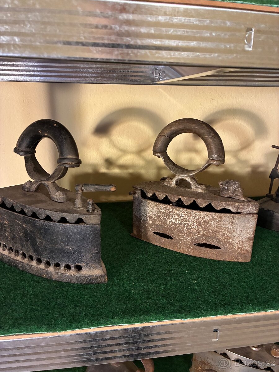 Starožítná žehlička - 2