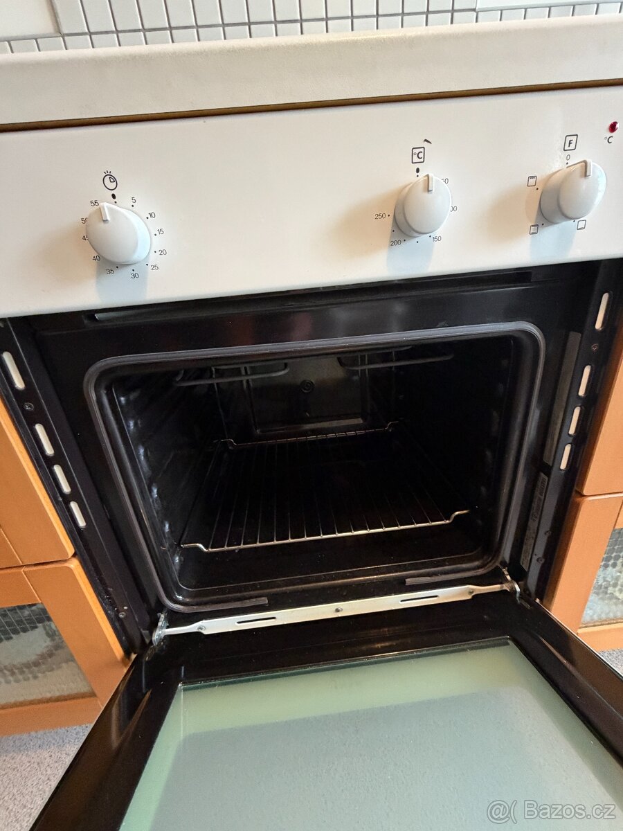 Vestavná trouba Whirlpool Ikea - 2