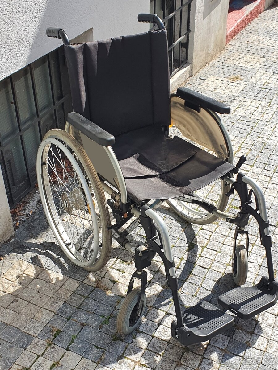 skládací OTTOBOCK invalidní vozík - PLNÁ KOLA - 2