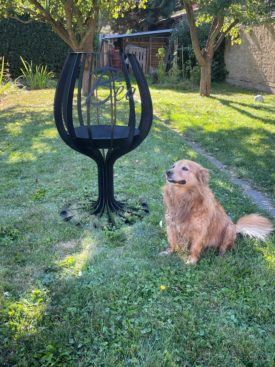 Designové ohniště / zahradní socha – motiv sklenky vína - 2