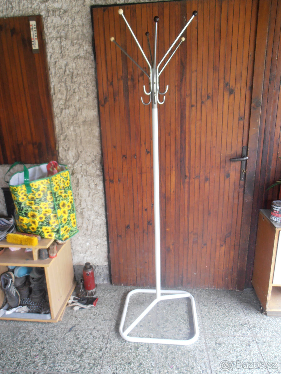 STAROŽITNÝ OTOČNÝ STOJÍCÍ VĚŠÁK NA OBLEČENÍ - 2