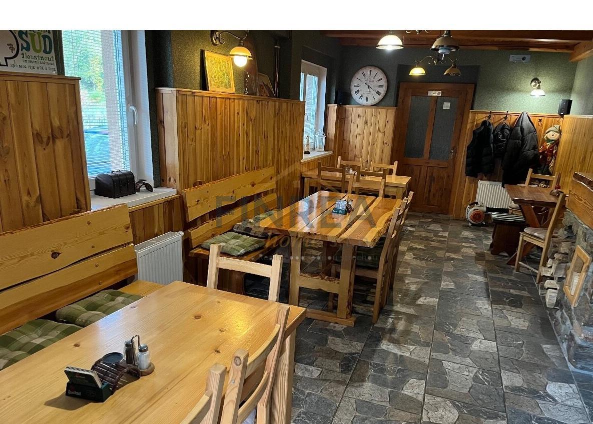 Prodej rodinného domu 5+1 s hospodou, Český Jiřetín, okr. Mo - 2