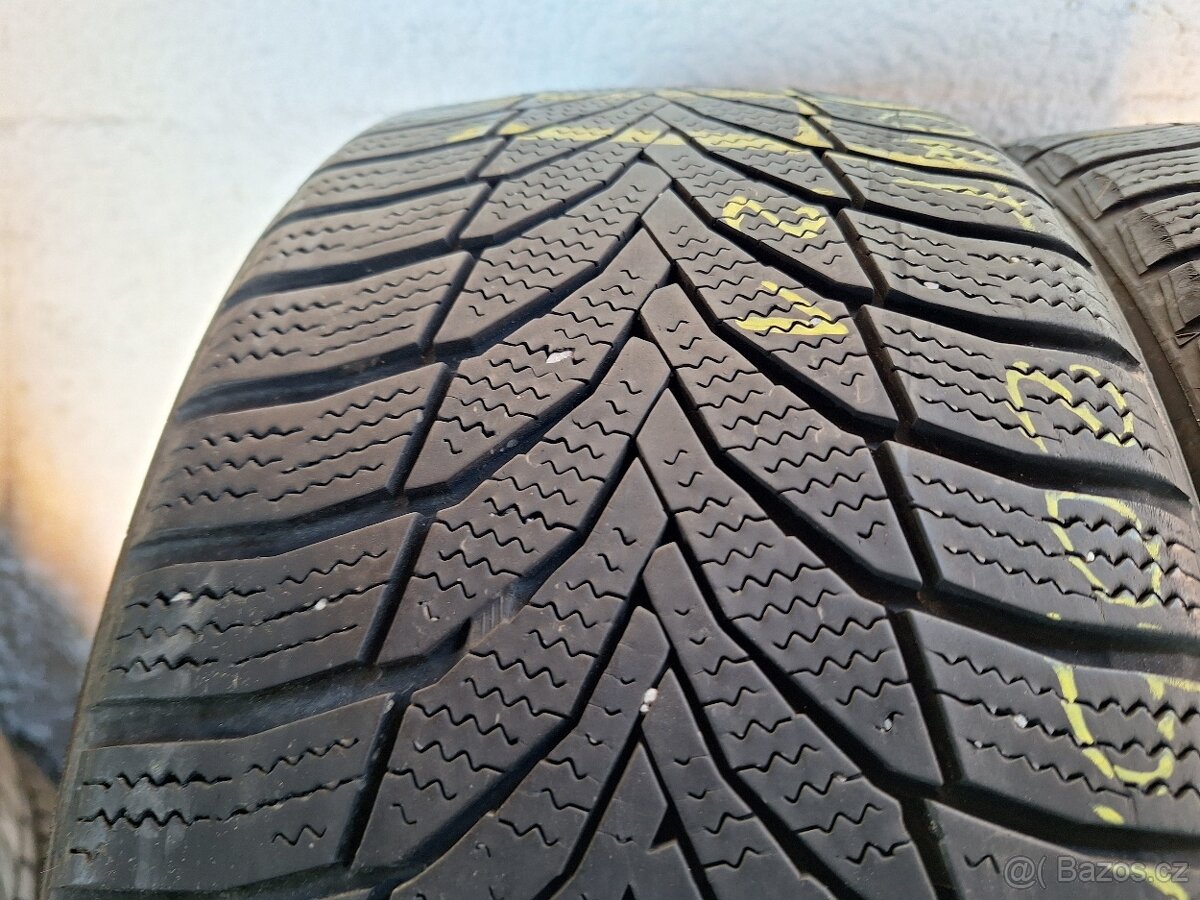 Prodám zimní pneu 205/40/17 Nexen - 2