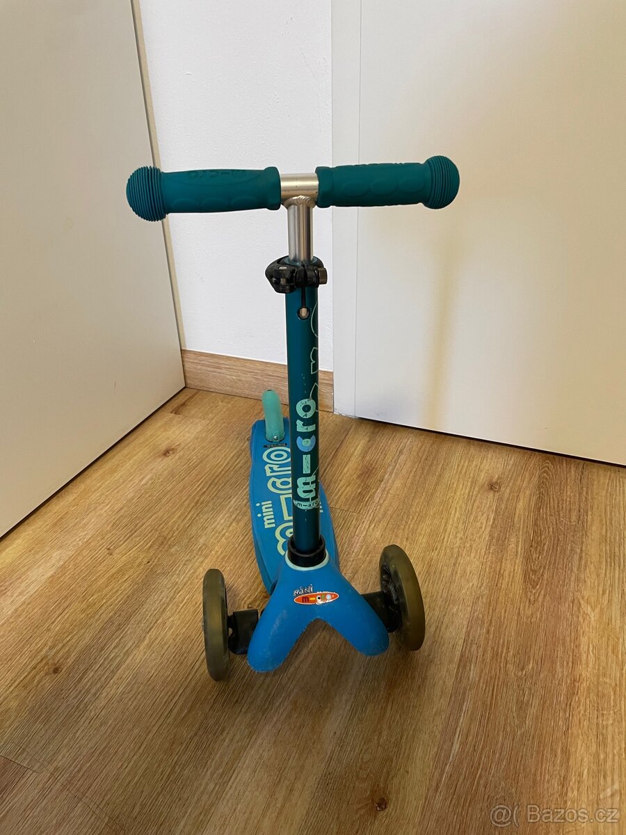 Mini deluxe koloběžka aqua Micro MMD001 - 2