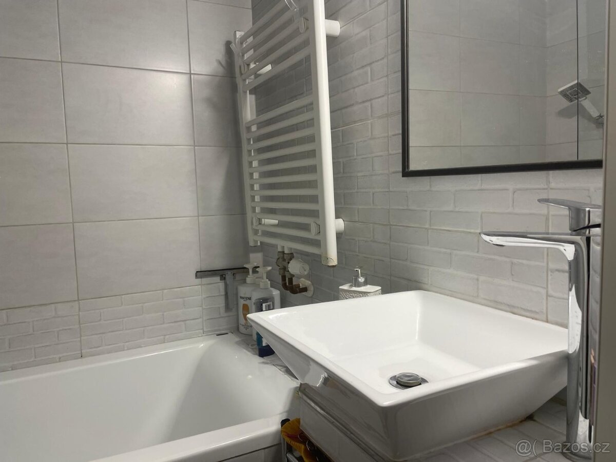 Pronájem bytu 1+1 v centru Jičína - 2