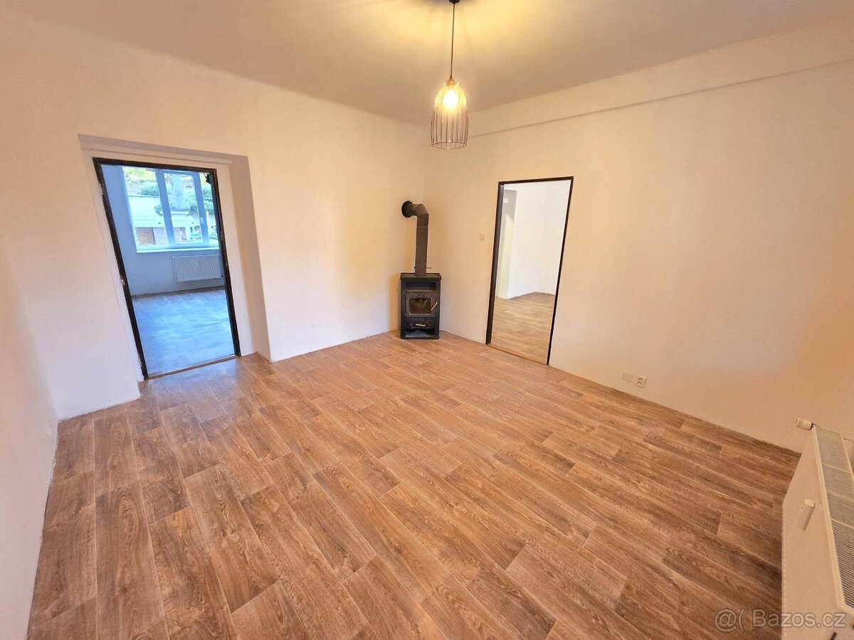 Pronájem bytu 2+1 v ulici Havlíčkovo náměstí 508/23 v Lomu u - 2