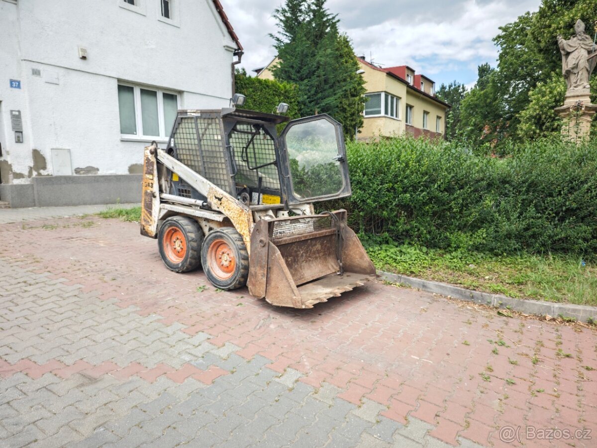 Smykový nakladač Bobcat 543 - 2