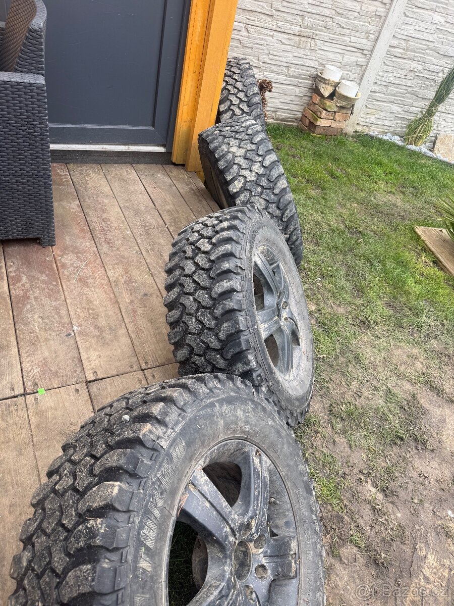 Kola Nissan Navara - 2