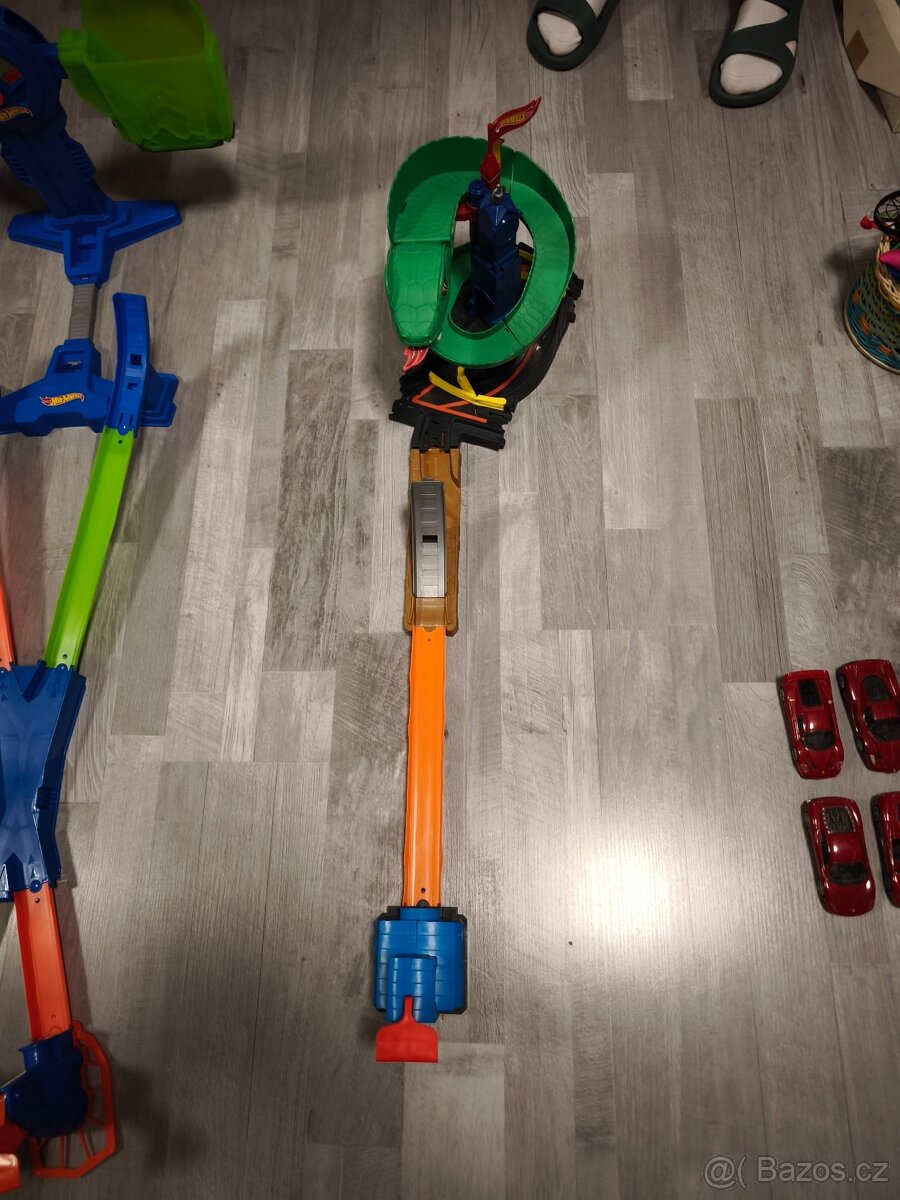 Hot Wheels dráha Zatoč s kobrou - 2