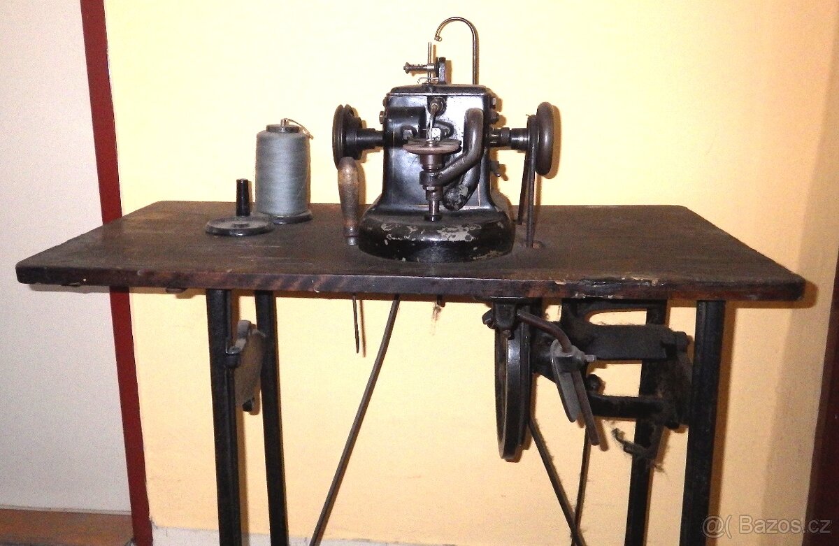 Kožešnický šicí stroj - 2
