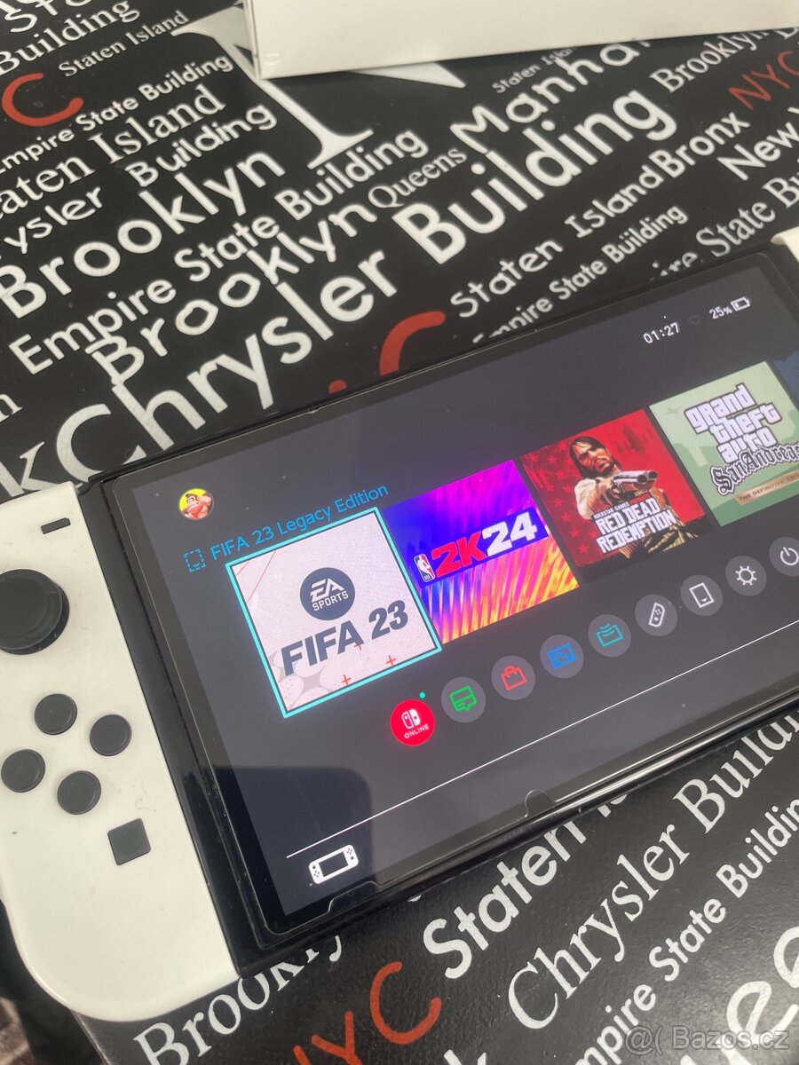 Nintendo Switch OLED + hry + Pro Controller + obal - 2