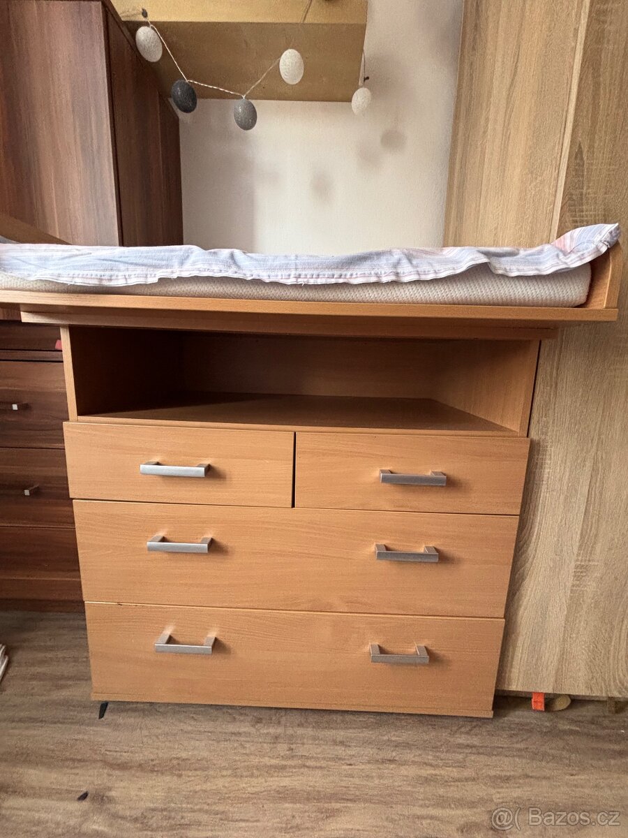 Přebalovací pult s komodou a matrací - 2