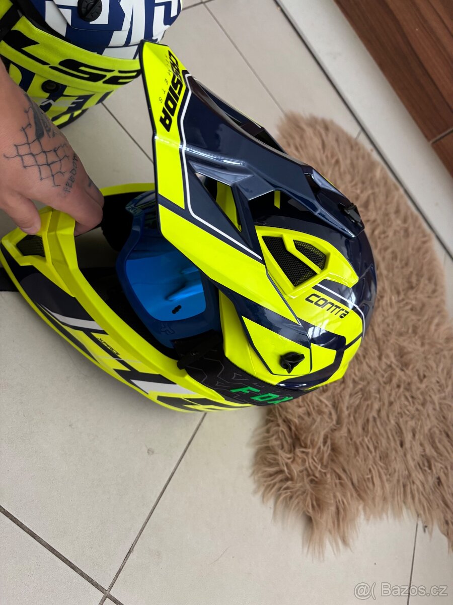 Moto přilba