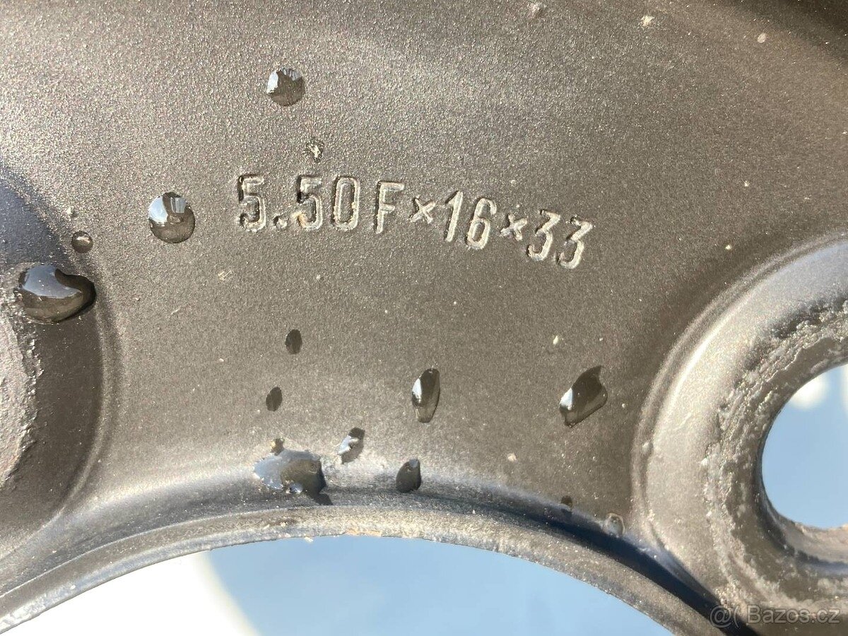 Kola LAND ROVER DEFENDER s pneu LT235/85R16