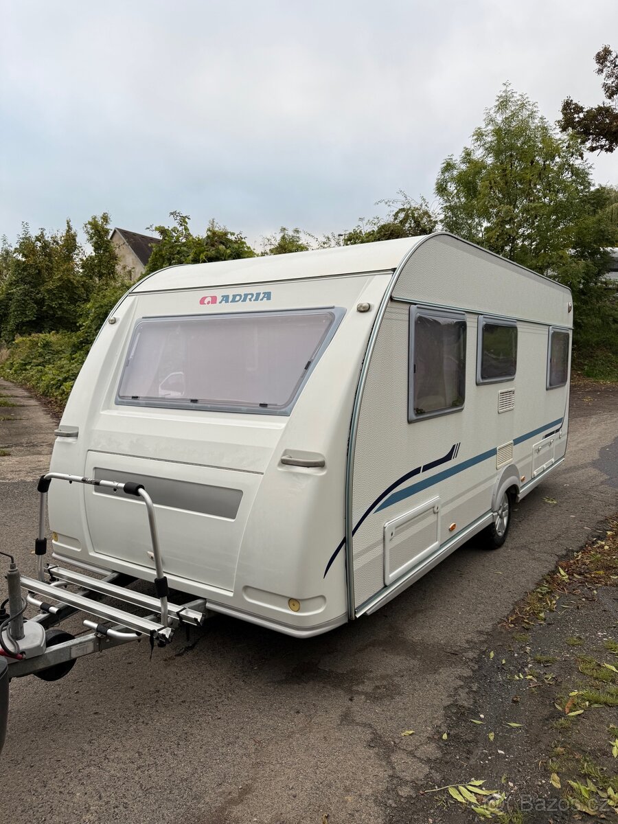 Adria Adora 512UP -mover, předstan - 2