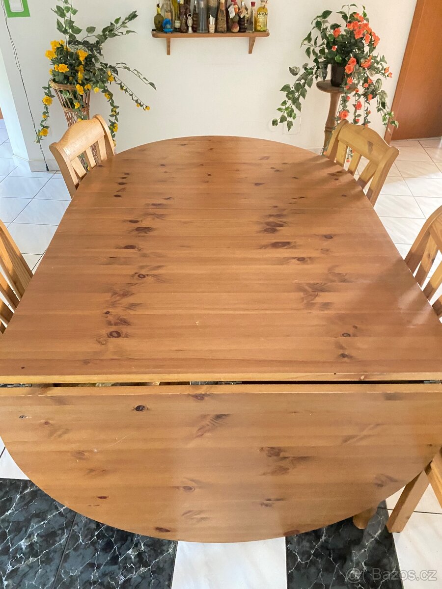 Jídelní stůl s židlemi - 2