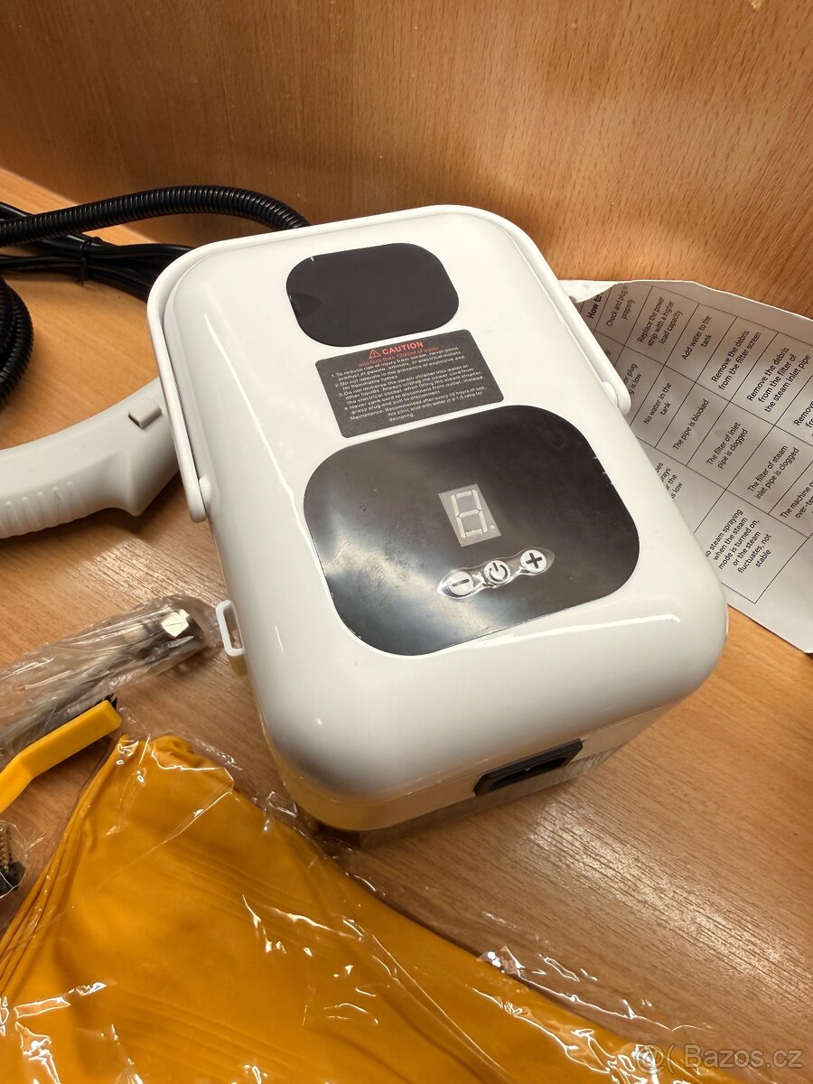 Ruční parní čistič s výkonem 2500 W - 2