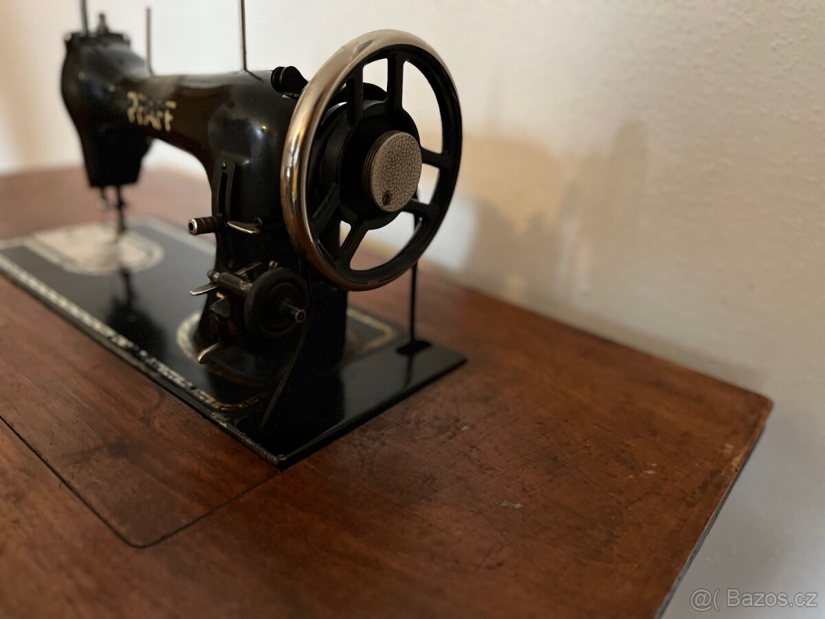 PFAFF 31 šicí stroj se stolkem - 2