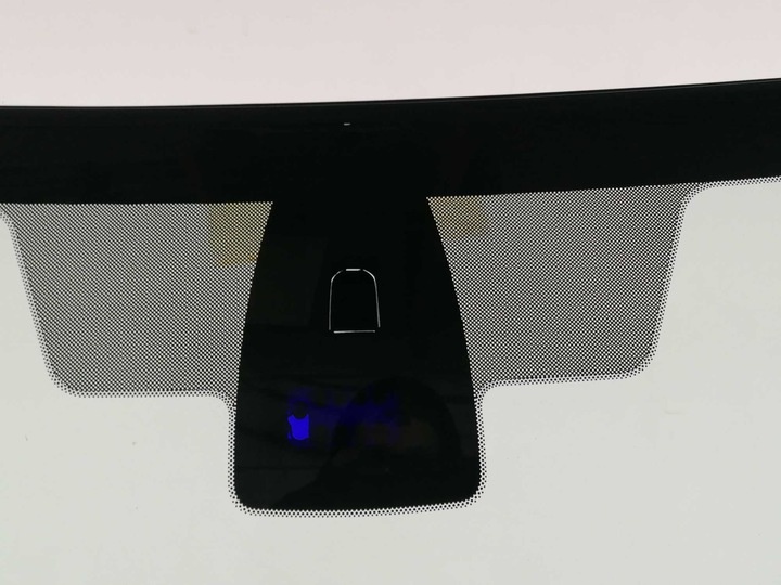 Mazda 3 čelní sklo - 2