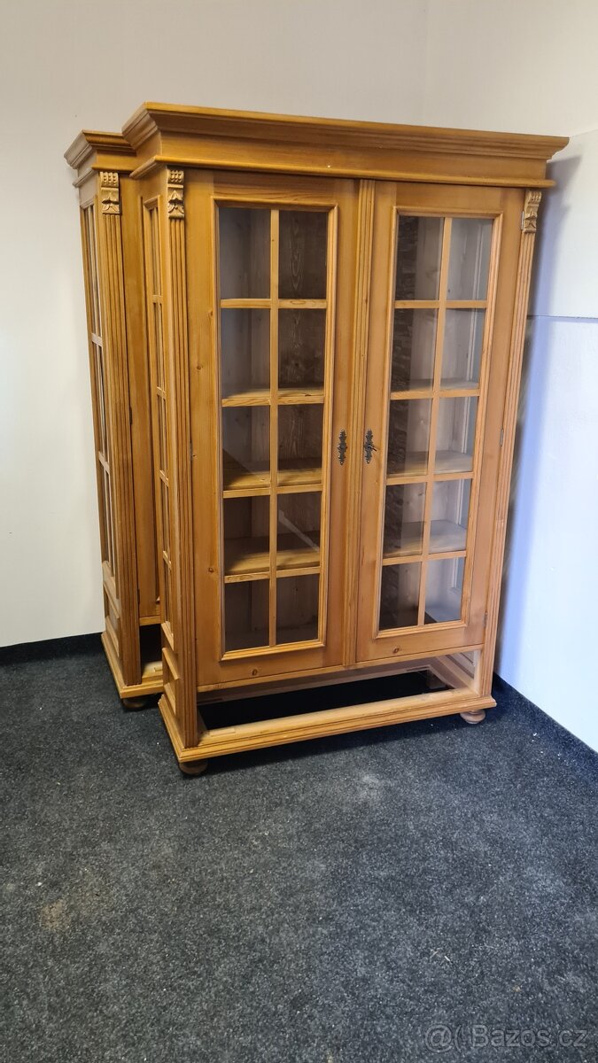 Starožitný nábytek - replika - 2