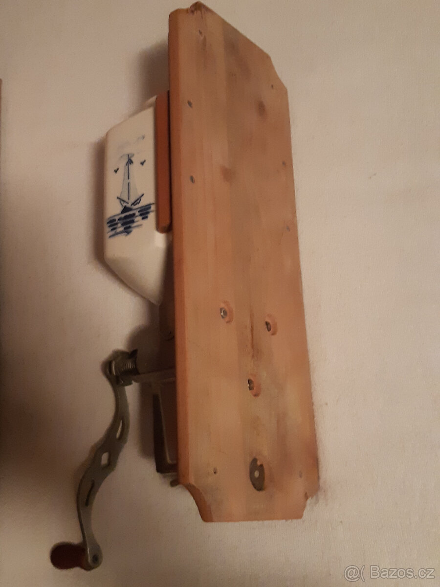 Retro mlýnek na kávu - 2
