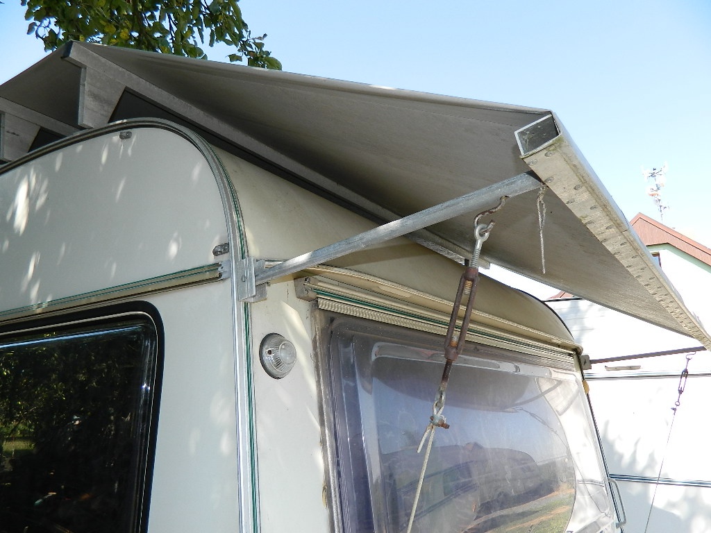 Dvouosý karavan Tabbert s přídavnou střechou - 2