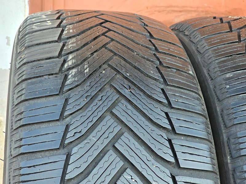 Zimní Michelin 225/50/17 - 2