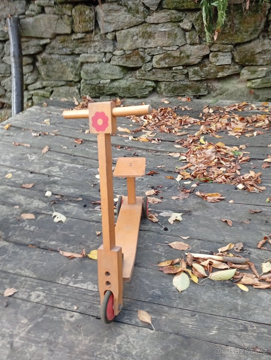 Retro dřevěná koloběžka se sedátkem - 2