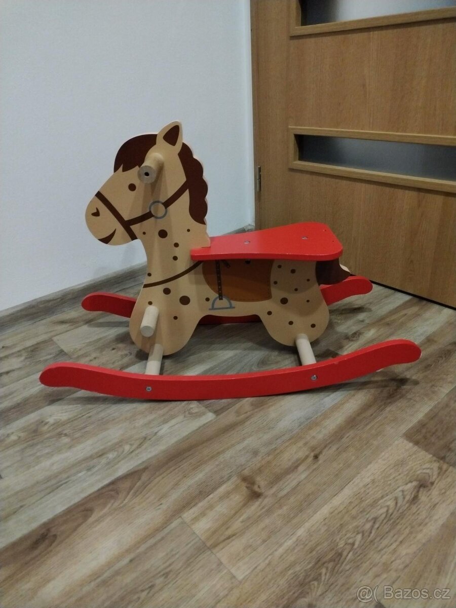 Houpací kůň a koberec - 2