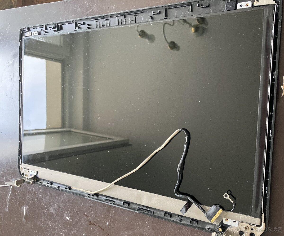 Displej, panty, kamera pro notebook Toshiba L50-A-19N - 2