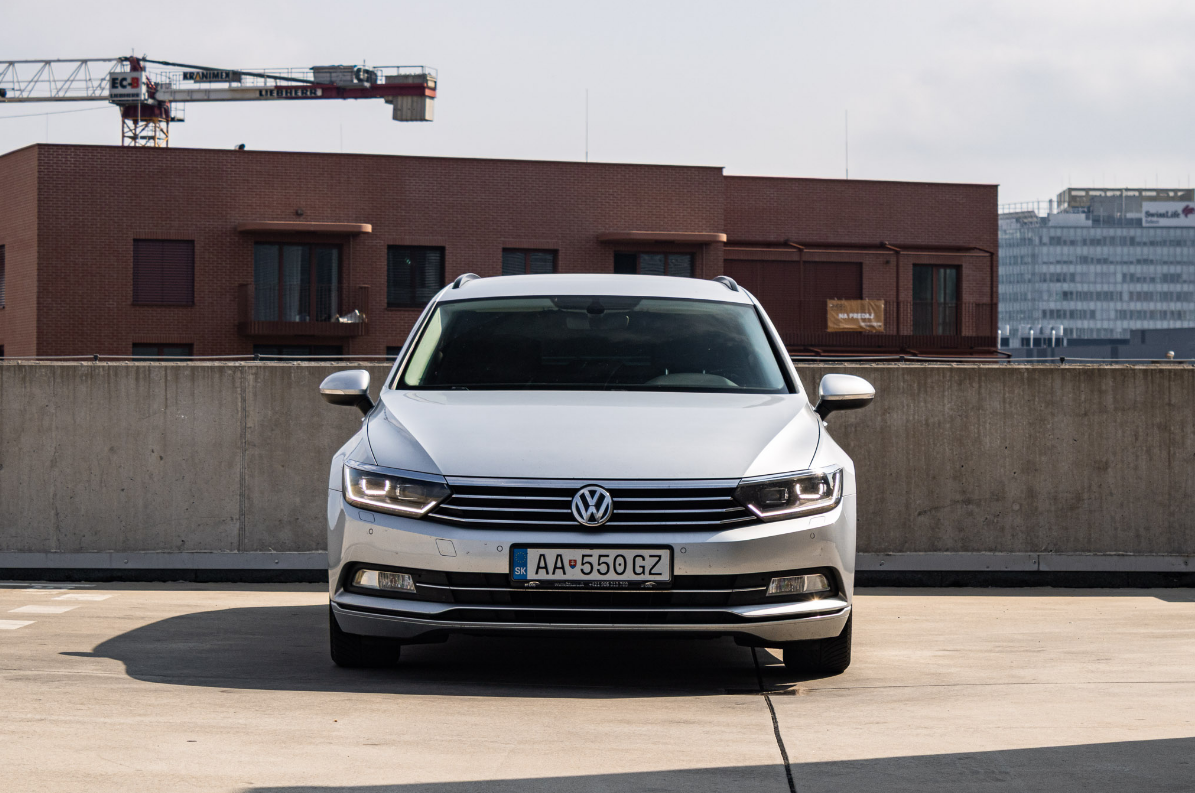 Volkswagen Passat DSG 1,6 TDI 88kW / Masáž / LED svetlá / - 2