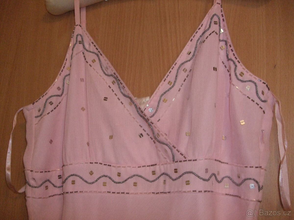 šaty a kostýmek - 2