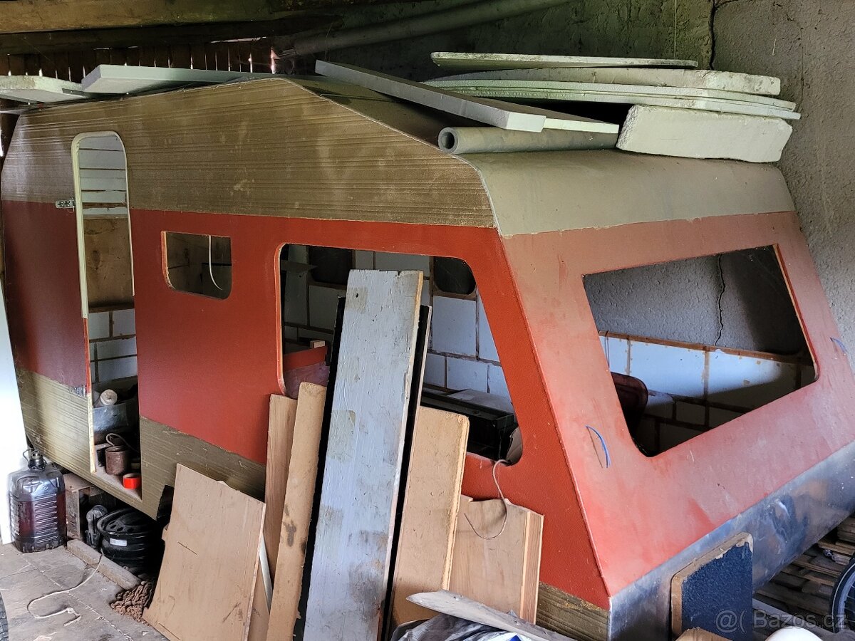 Prodám rozestavěný karavan do 750kg - 2