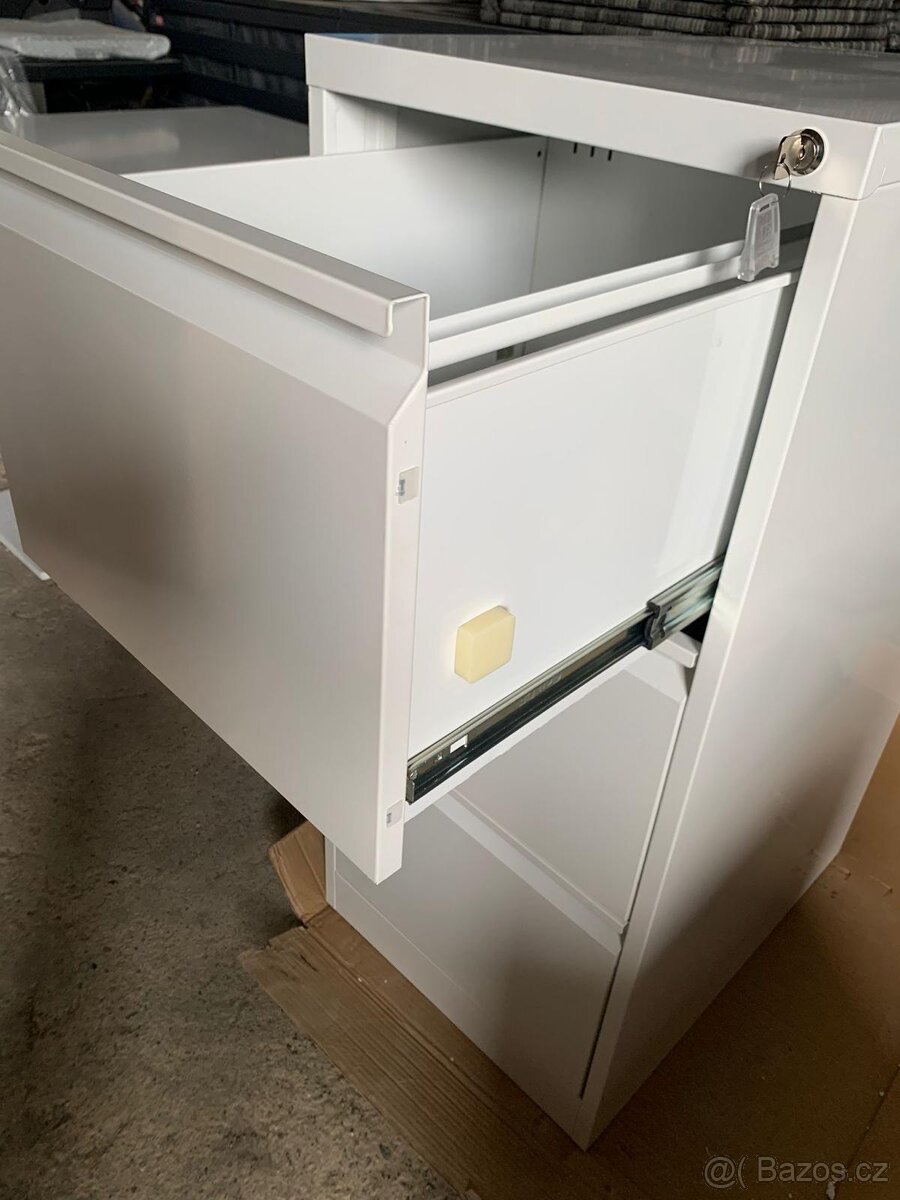 Nová kancelářská skříňka uzamykatelná - 2