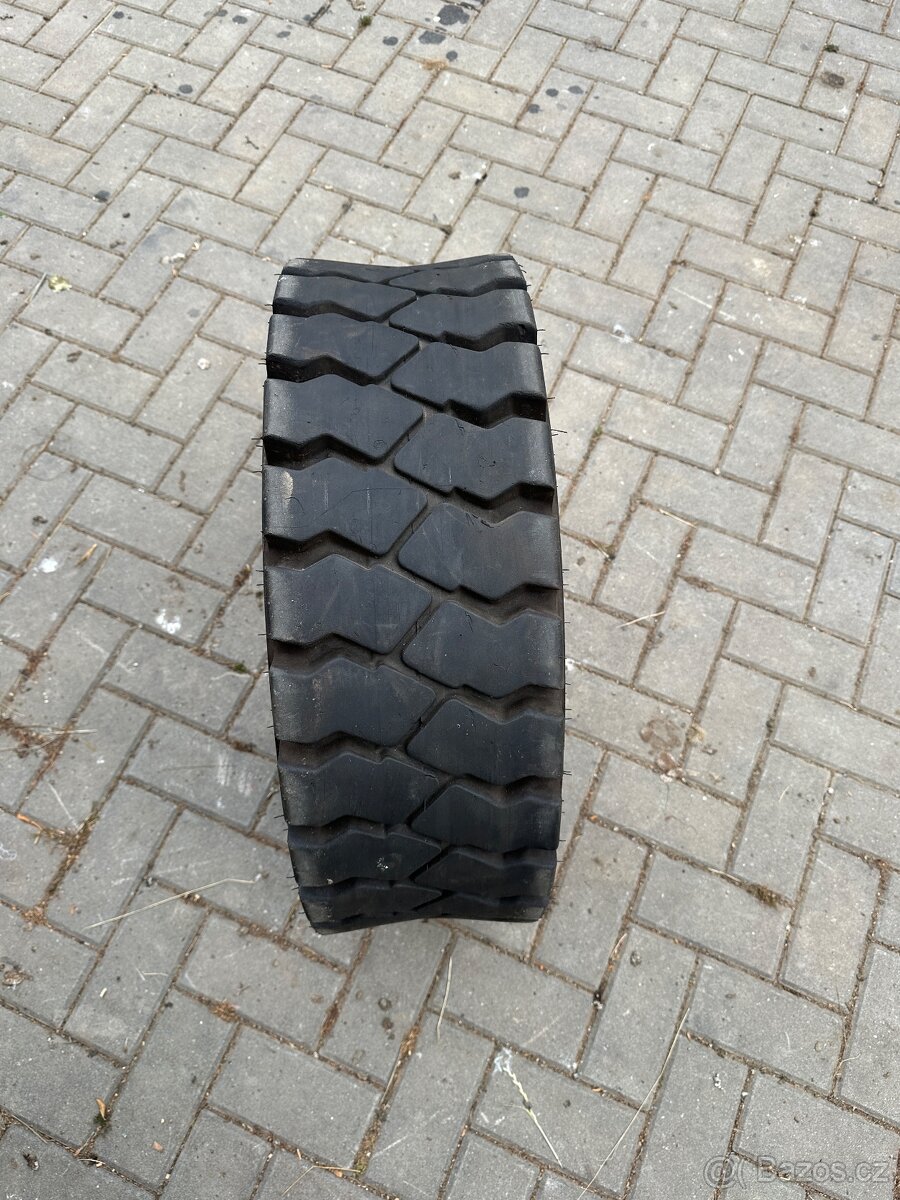 Pneu 28x9-15 IC40 - 2