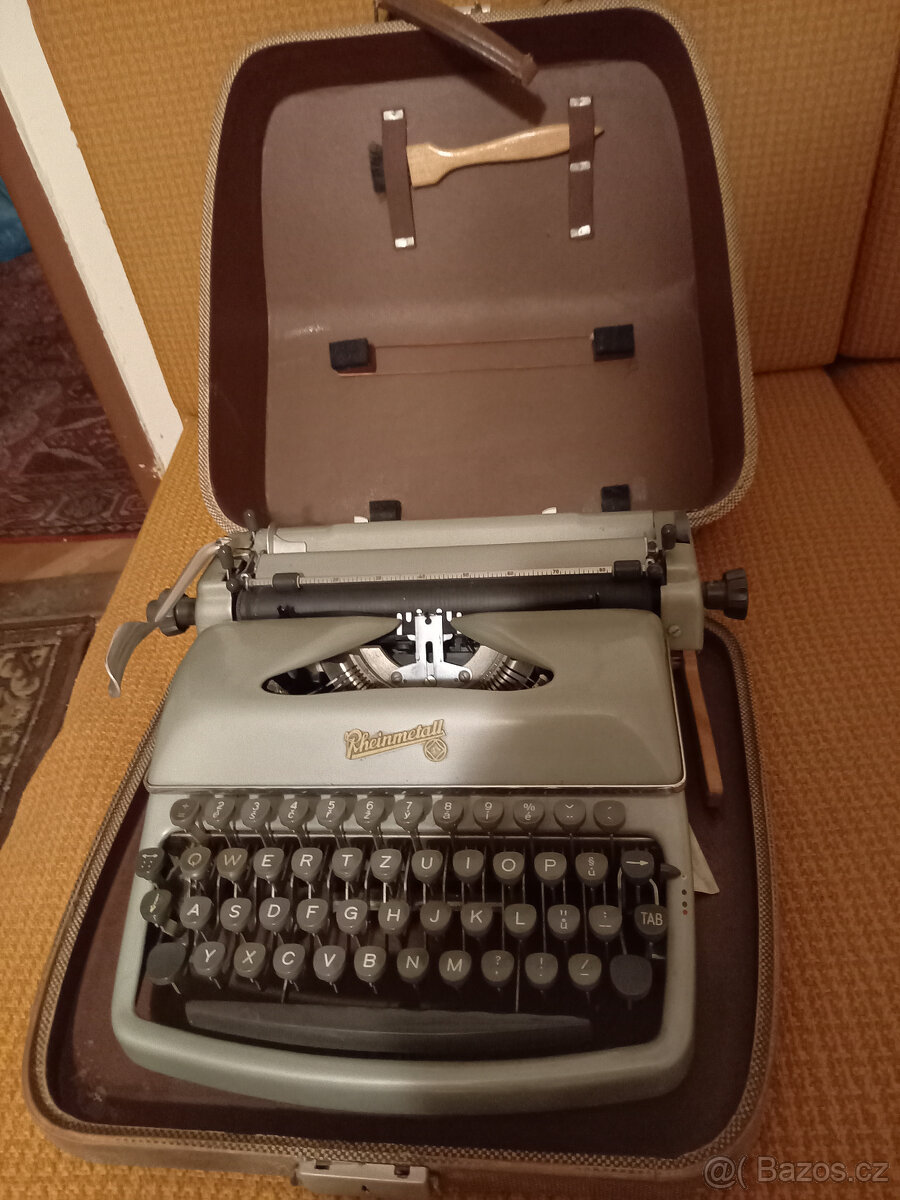 Psací stroj kufříkový - 2