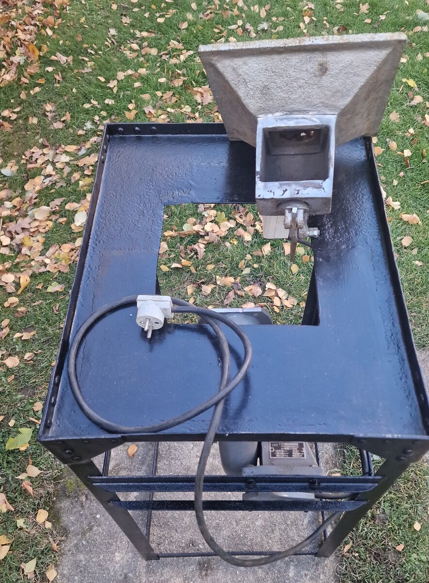 Prodám lehkou polní výheň na 220V s regulací otáček - 2