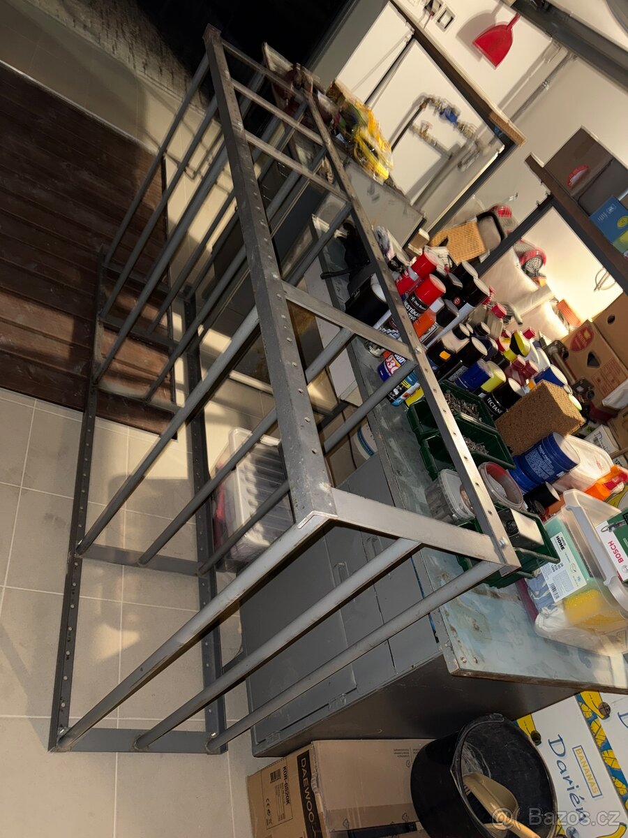 Ponky,stoly,regály - 2