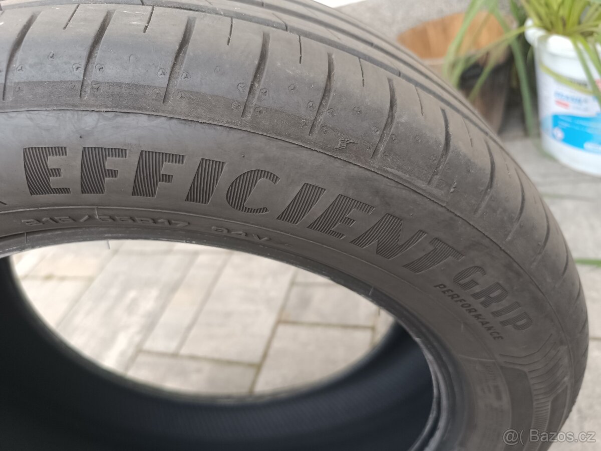 Goodyear Efficientgrip Performance 215/55 R17 94V - 2