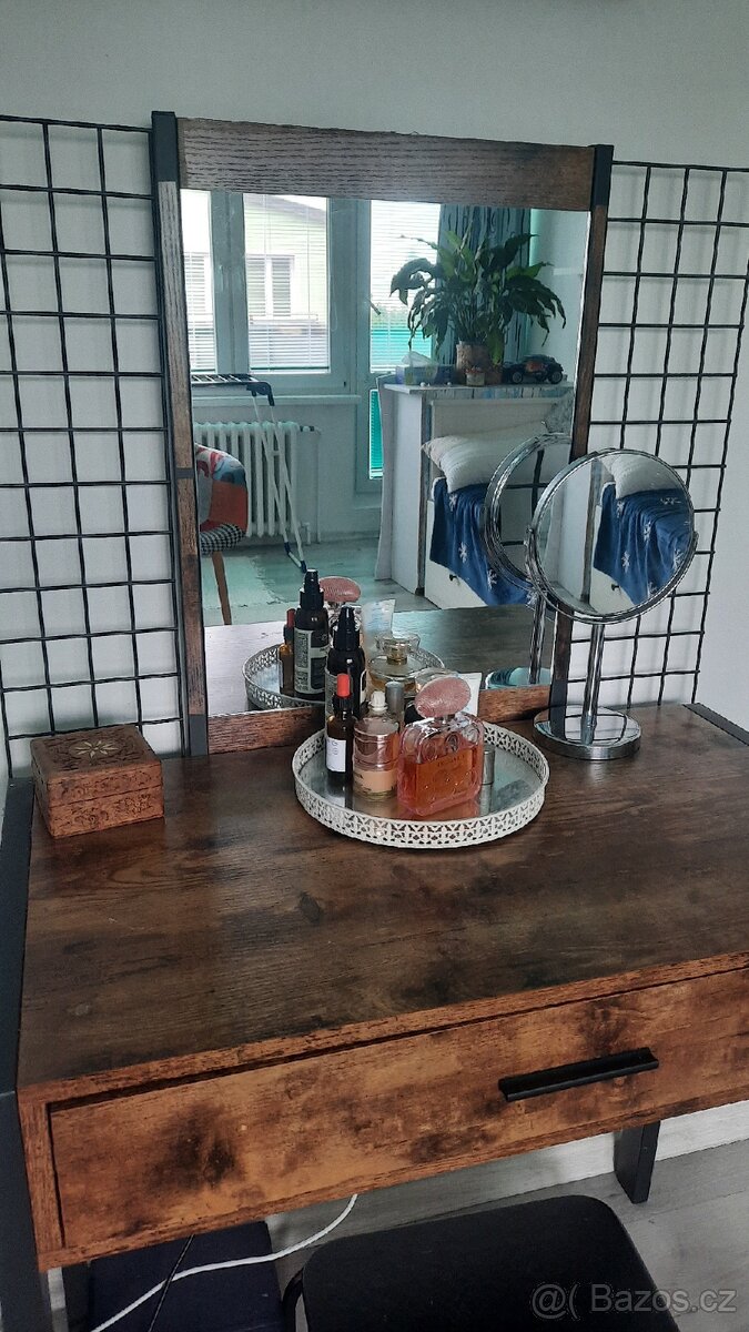 Toaletní stolek - 2