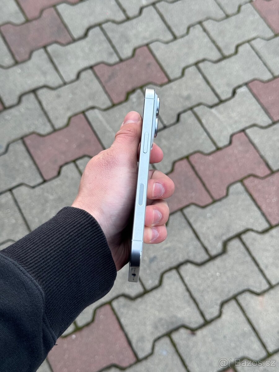 iPhone 16 Pro Bílý Titan / Baterie 93% - 2
