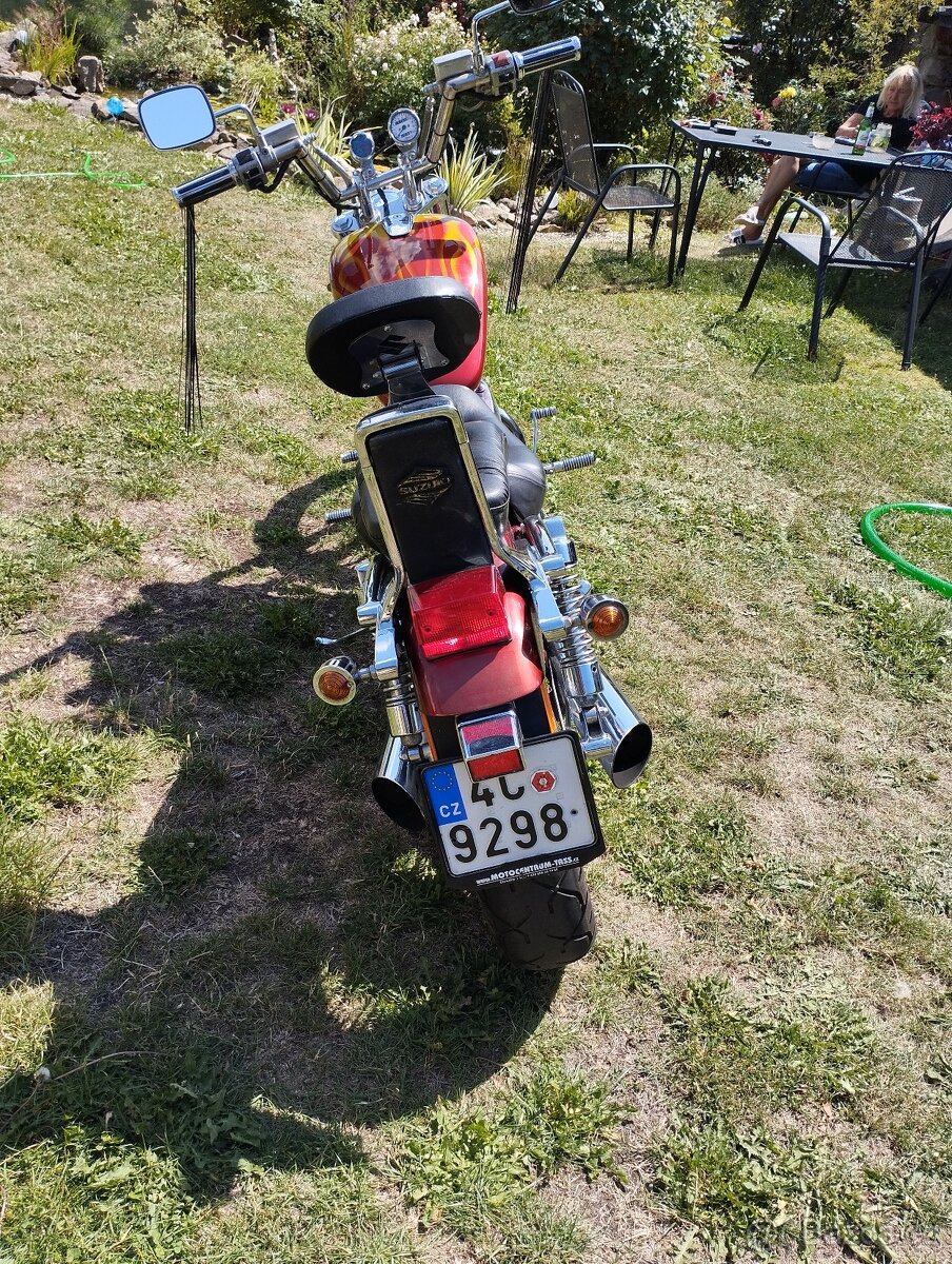 Suzuki Intruder VS 800 - 2
