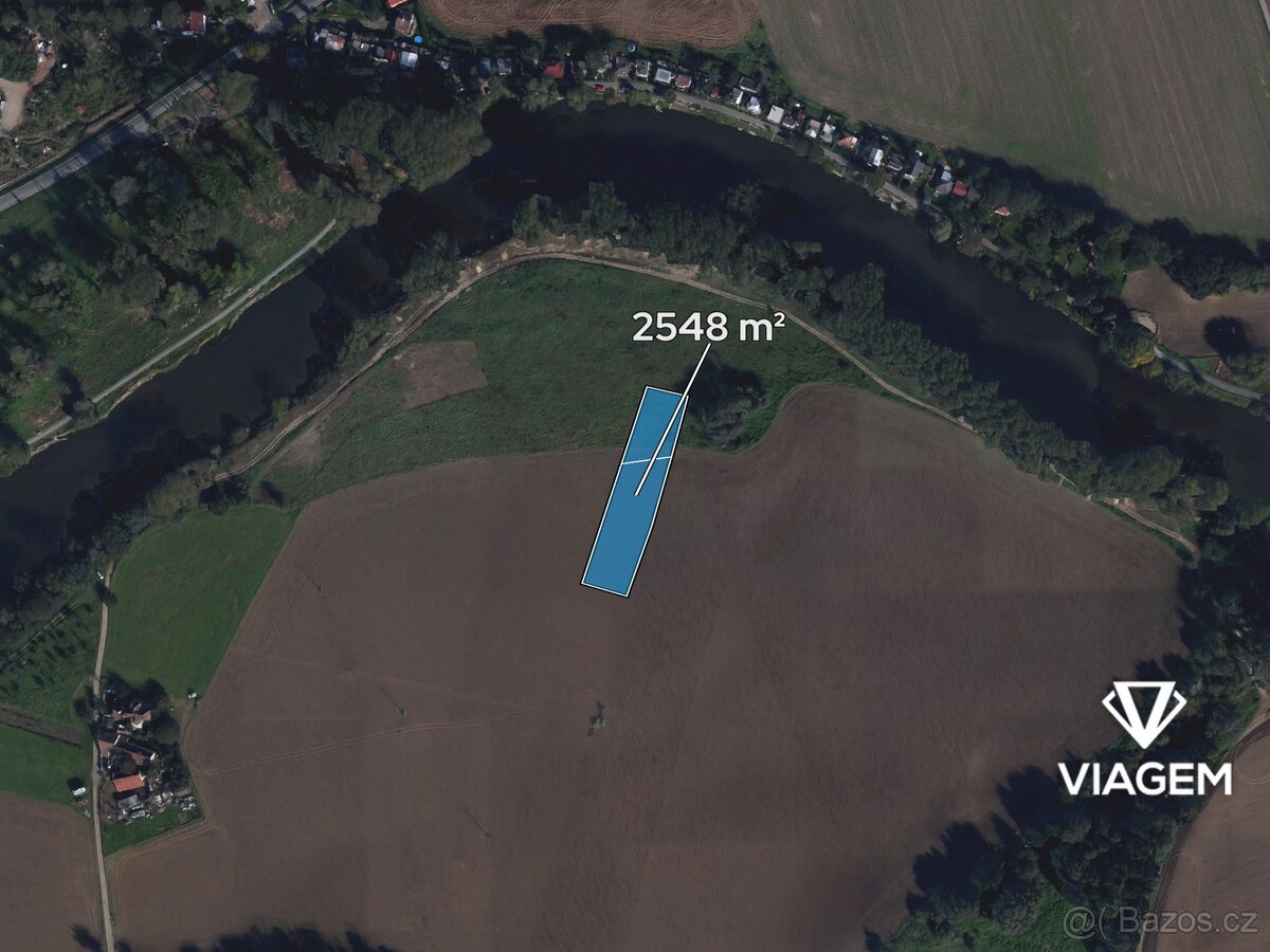 Pole 2 548 m² - 2