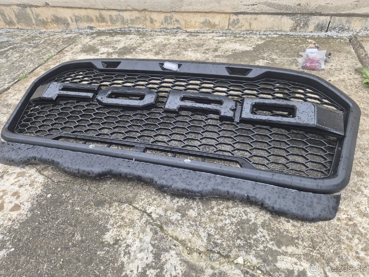 Velká maska na Rangera, vzhled jako F150
