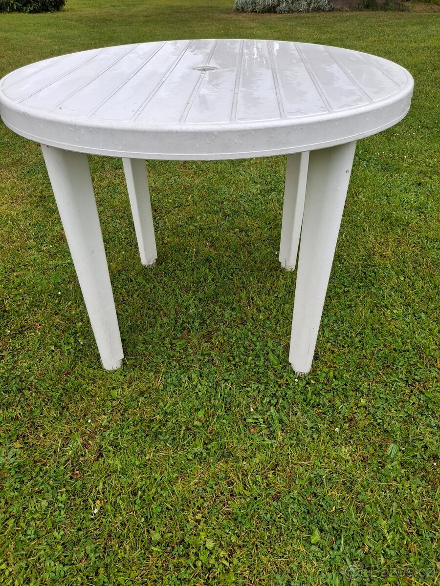 Zahradní nábytek 6 židlí a stůl plast - 2