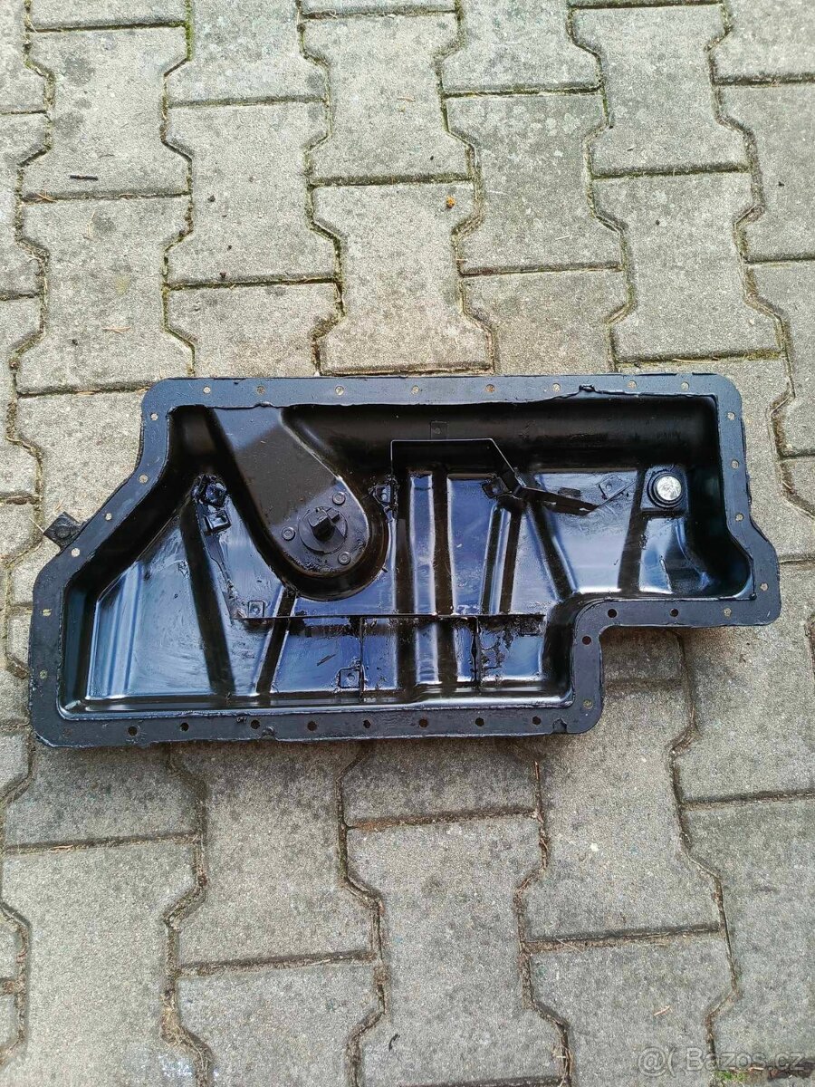Olejová vana Audi S4 B6 B7 4.2 V8 - 2