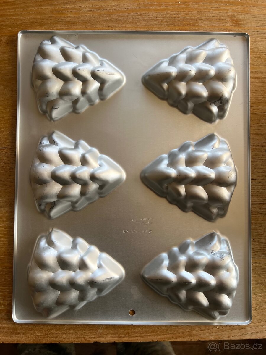 Formy na pečení. Medvídci a stromky. - 2